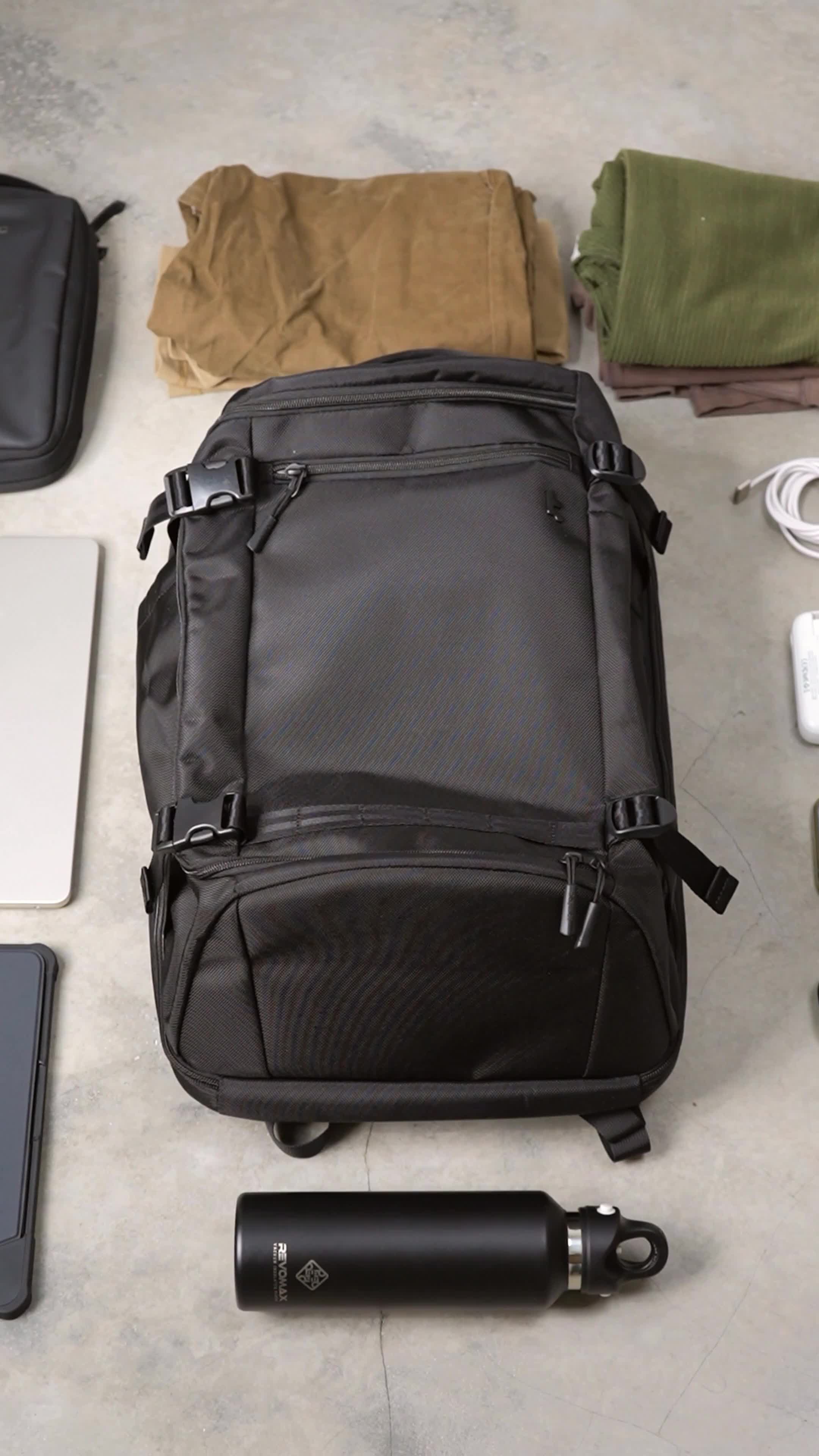 Go far with tomtoc T67! 🚀 38L roomy, water-repellent & eco-built. 
Travel safe with your 17" tech gear. ✈️💼 #tomtoc #backpack #Travel #laptop