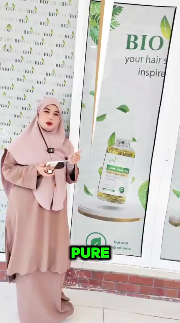 Rambut cantik dan sihat bermula dari akar. 🌿 Biocho Olive Hair Oil diformulasi dengan minyak zaitun asli yang kaya dengan vitamin E, membantu melembapkan kulit kepala, mengurangkan rambut kering, dan memberikan kilauan semula jadi. Sesuai untuk s...