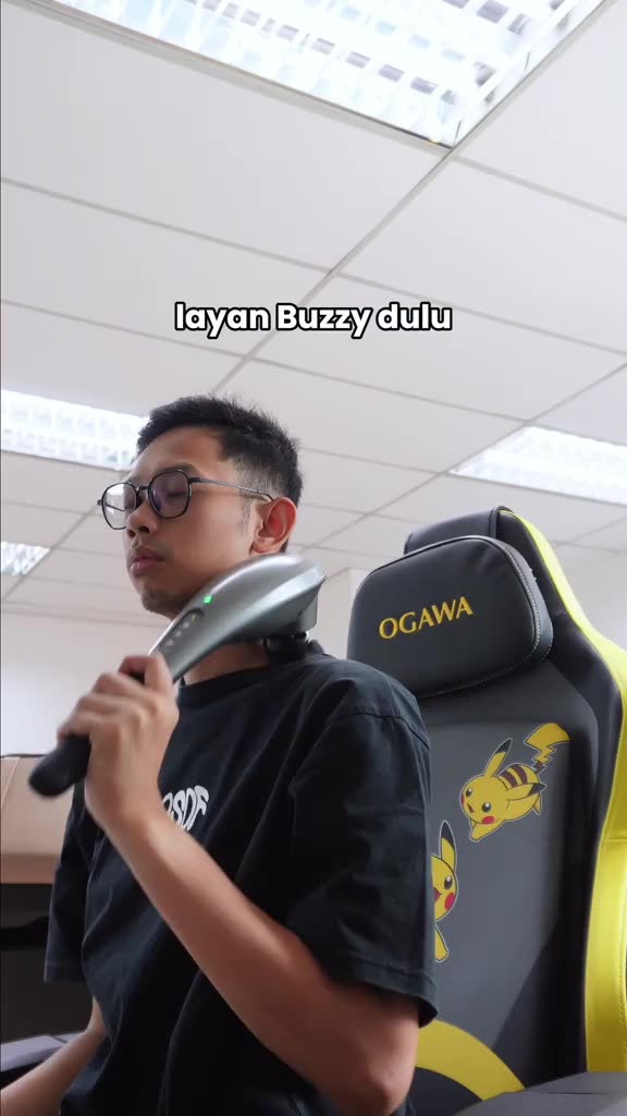 Bila WiFi office putus, semua orang panik aku je tenang sebab tengah layan OGAWA Buzzy 😌💆‍♀️✨     #Ogawa #Ogawamalaysia #relaxation #portablemassager