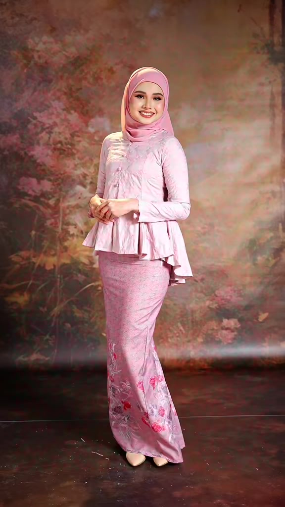 In my pink era and never leaving! 😍 Safiyah Kurung in Pink is a total doll❤️Perfect for you when you want to feel a little cute💖 #peplum #ottd #bajukurung #kurungsafiyah #faboutlet