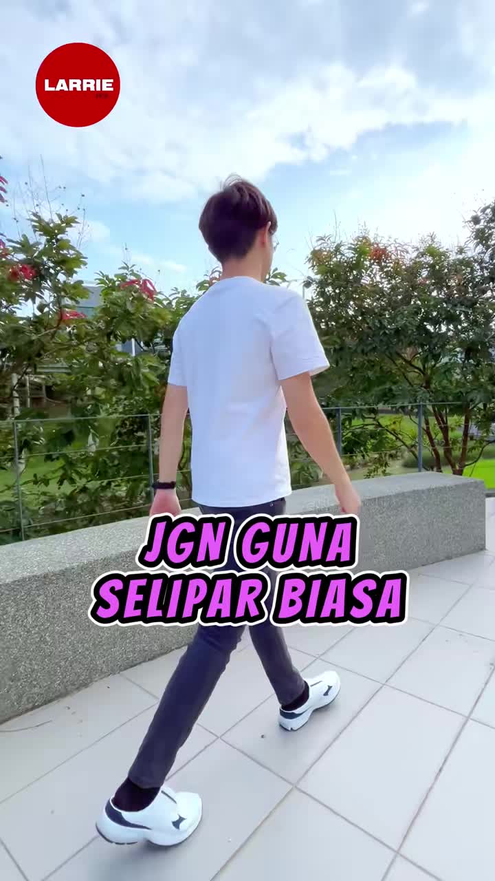 Jgn pakai selipar yg lama dan biasa lagi!! Cuba backless sneaker Larrie kita!! Design baru dan senang pakai           #larrie #kasut #kasutlelaki #fyp #larriemalaysia #sneakerlelaki #LarrieMY #raya2024 #sandal