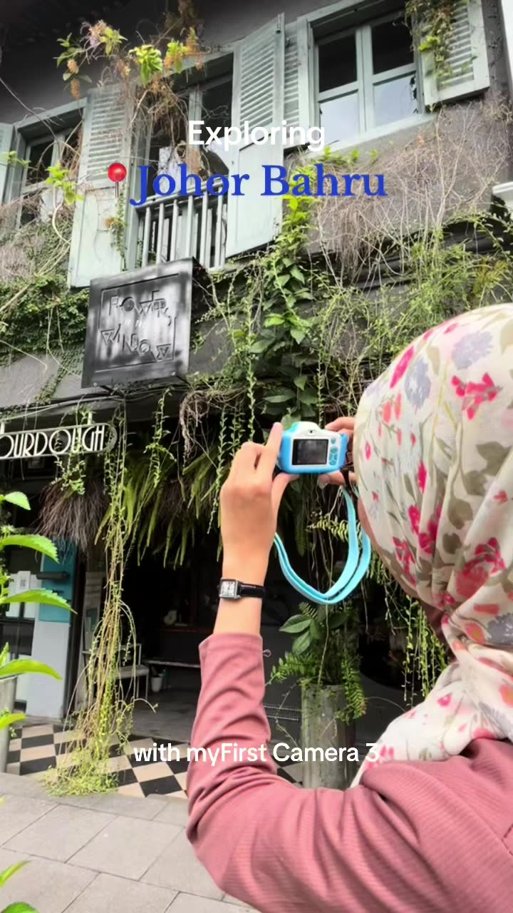 Explore Johor Bahru town with myFirst camera 3. 👩‍👧‍👧 It's small, it's lightweight, its convenient.  Just perfect for family vacation, or even picnic!                        #kidstech #kidscamera #minicamera #kidstoys #fungadget #viralcamera #n...