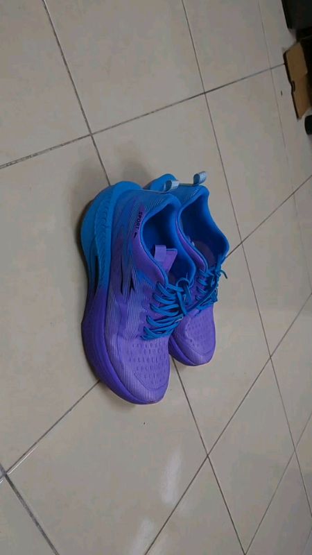 Korang nak kasut tahan lama tpi nk yg murah?? beli ni skrng...kualiti mmg on top..kaki pn x sakit