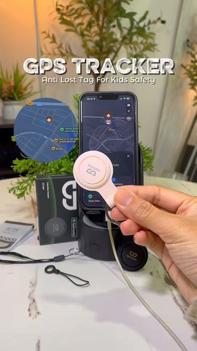 Anak sekolah, terutamanya anak perempuan, memang buat parents risau. Smart tracker ni bantu parents pantau keselamatan anak setiap masa.