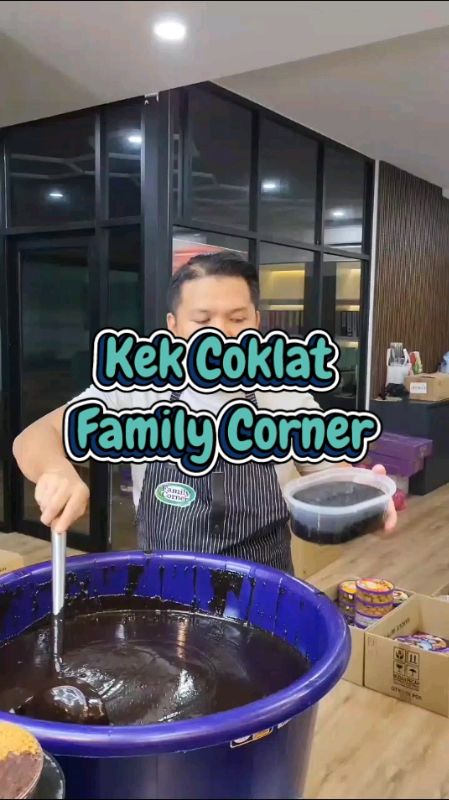 Korang dah repeat berapa kali dah Kek Coklat Family Corner ni.. try komen.. Sedap tak boleh cakap lah.. #kekcoklat #kekviral #kek #familycorner #fyp