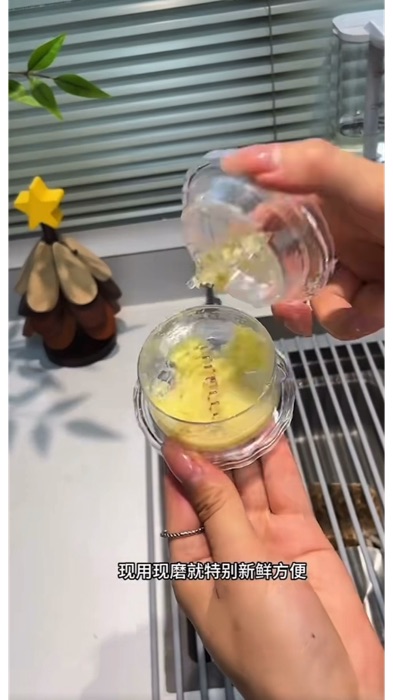 Garlic Manual Mincer Crusher Press Twist Chopper Hand Garlic Grinder Kitchen Tool Mini Food Chopper #homecooking #alatdapur #shopeemy #cheapdeal#kitce