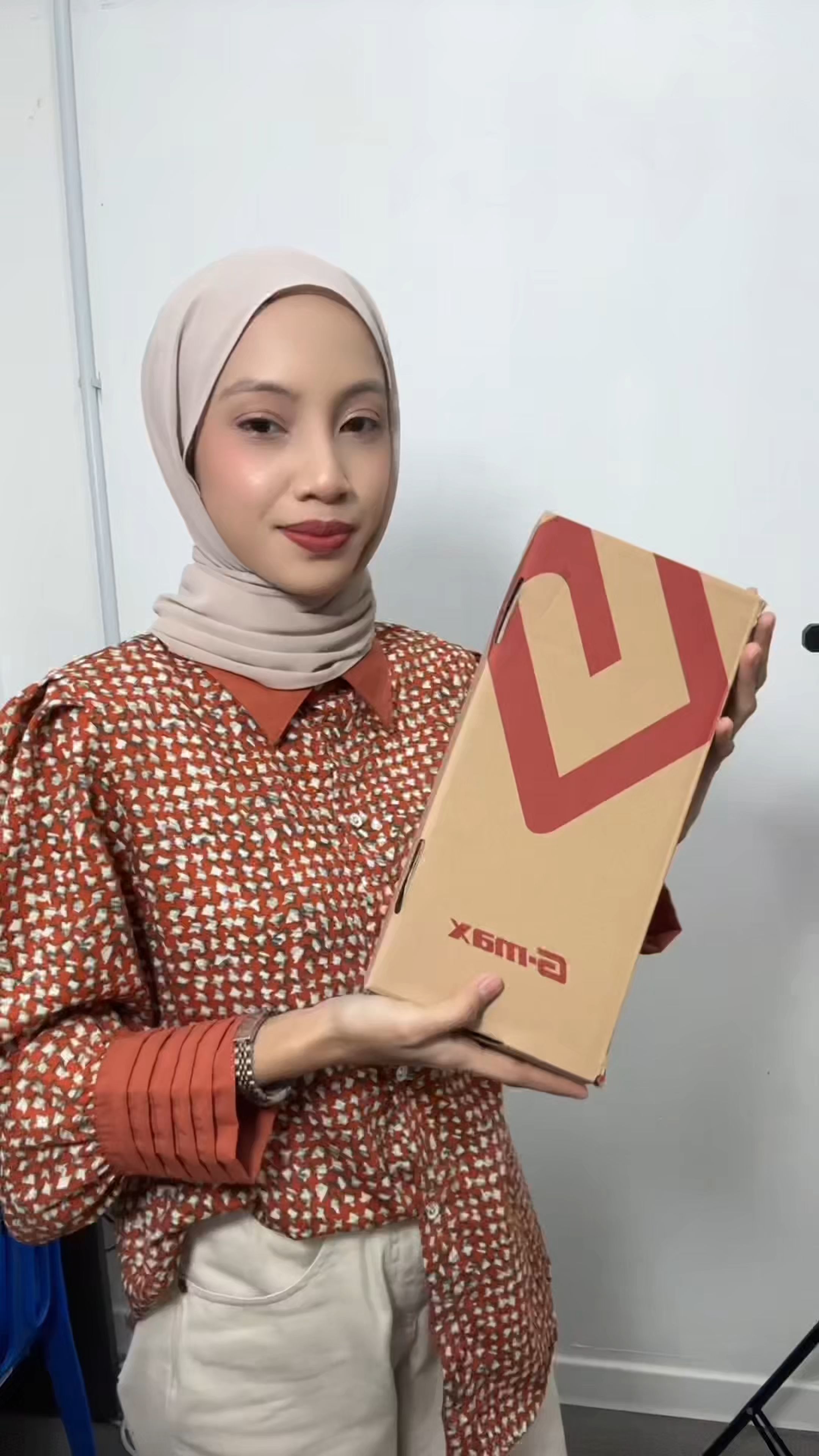 Kasut senang sarung, tak banyak drama dan ada tapak anti-slip😎 Memang full package! Harga pon mampu milik.#KasutU #unboxing #kasutsekolah #fypage