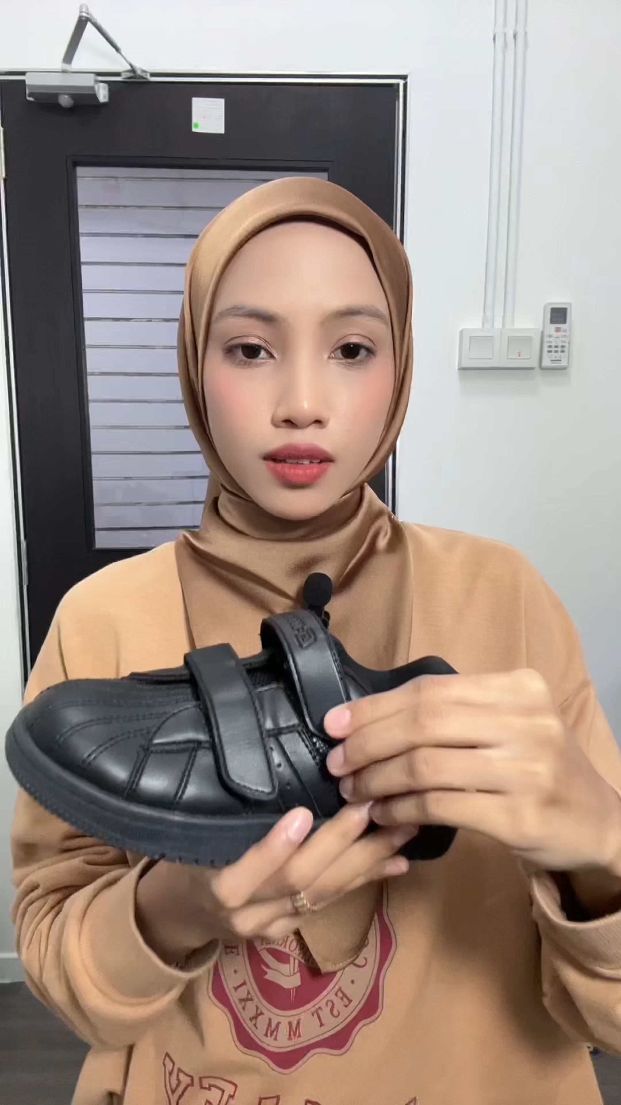 Stress kan kalau velcro strap kasut sekolah anak cepat rosak?😢 #KasutU #kasutsekolah #fyppp #review