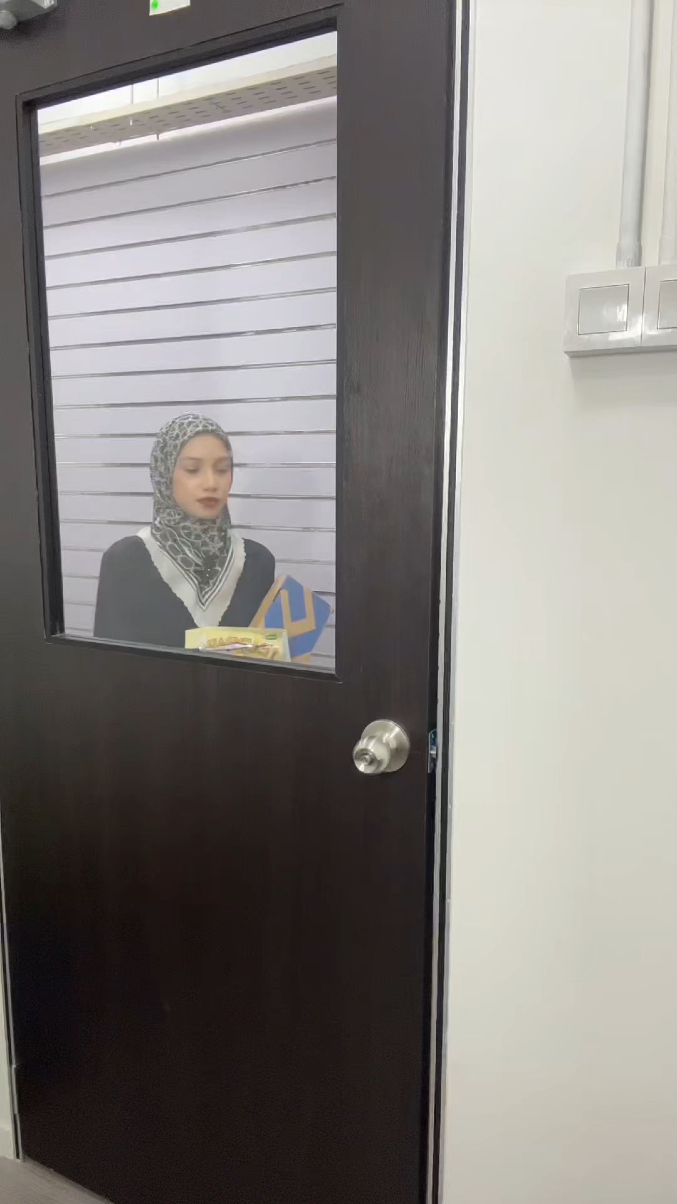 Tak perlu bayar mahal untuk selesa & bergaya. Kasut ni bukti harga mampu milik, kualiti padu 💯 #KasutU #kasutsekolah #fyp #unboxing